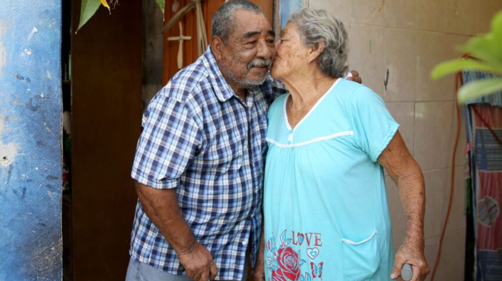 Diputados reducen la edad para pensión de adultos mayores